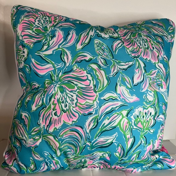 Lilly Pulitzer 20” Square Outdoor/Indoor Pillow in Cumulus Blue Chick Magnet